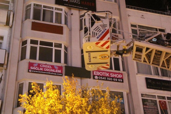 d Bolu'da ruhsatsız ‘Erotik Shop’ mühürlendi, tabelası indirildi