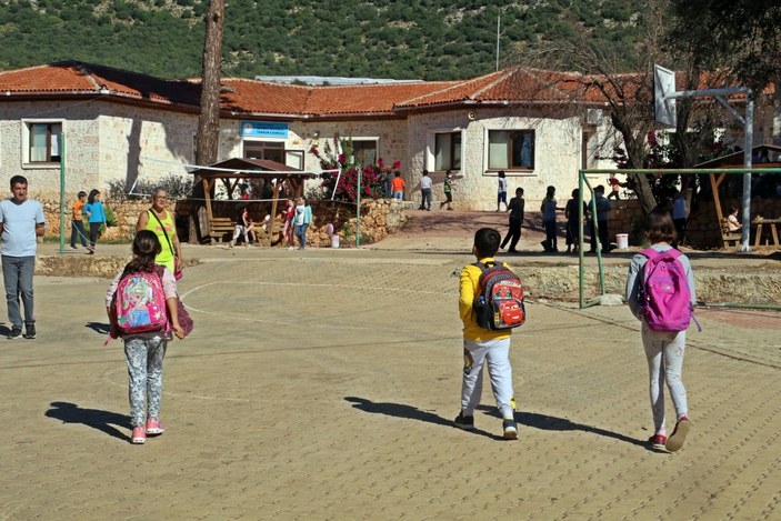 Kaleköy'de öğrenciler, okula 'mavi yolculukla' gidiyor