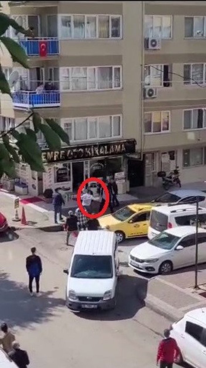 Bursa’da, beyzbol sopalı park yeri kavgası kamerada