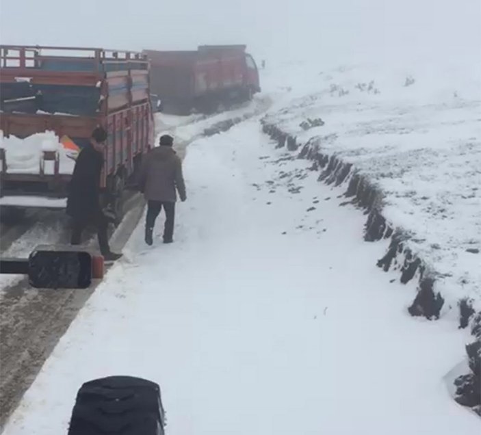 Ardahan’da mahsur kalan yaylacılar ve koyun sürüsü kurtarıldı