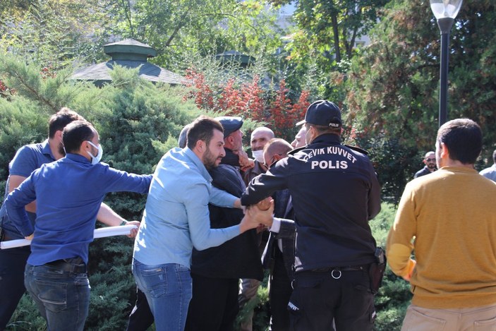 Ankara'da aşı karşıtlarının mitinginde arbede çıktı