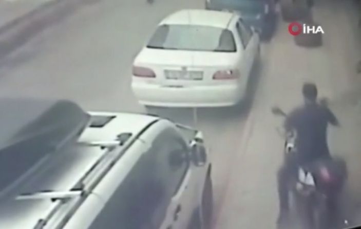 Başakşehir'de çaldığı bisikletle önce otomobile ardından kaldırıma çarptı