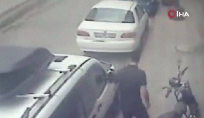 Başakşehir'de çaldığı bisikletle önce otomobile ardından kaldırıma çarptı