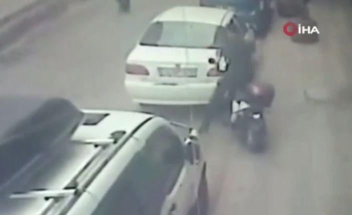 Başakşehir'de çaldığı bisikletle önce otomobile ardından kaldırıma çarptı