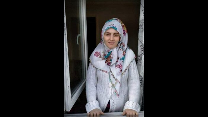 d Kocaeli'de eşinin katlettiği kadın toprağa verildi