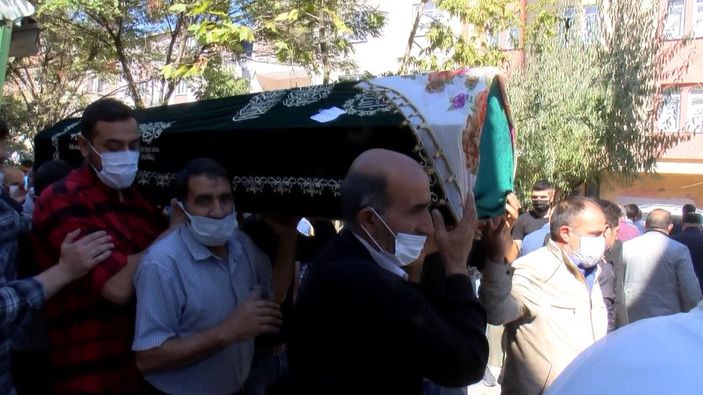 d Kocaeli'de eşinin katlettiği kadın toprağa verildi