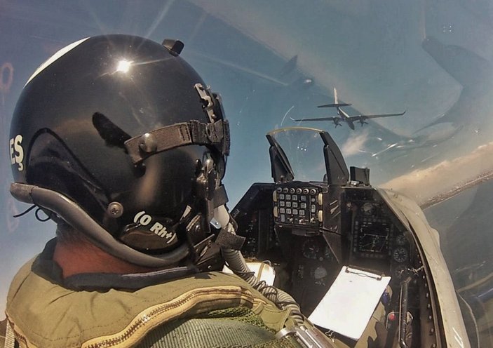 F-16 kokpitinin içinden nefes kesen görüntüler