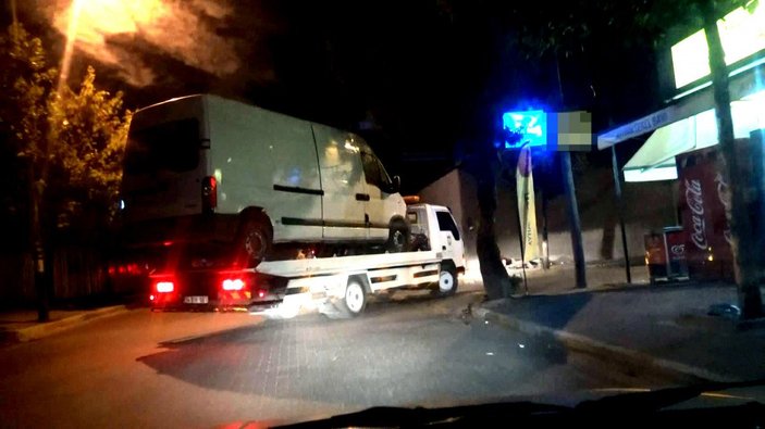 Aksaray'da minibüse bindirilen 24 kaçak göçmen Avcılar'da yakalandı