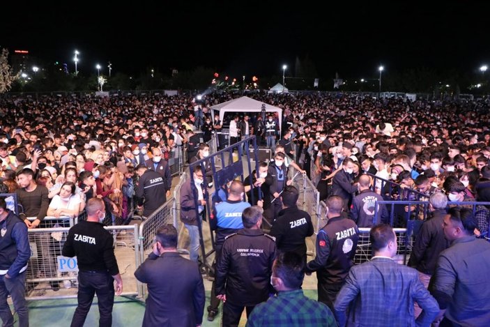 Mustafa Ceceli, Diyarbakır’da konser verdi