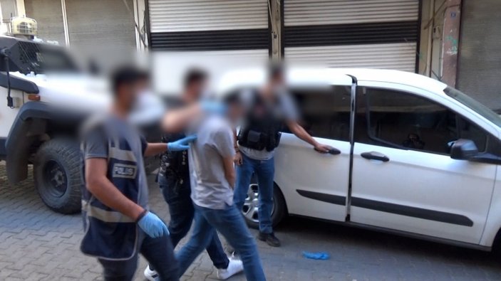 Denizli'de polisten kaçamayan 8 zehir taciri tutuklandı