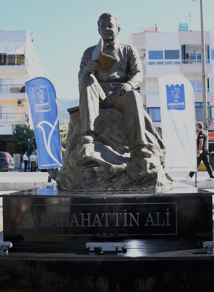 CHP'li Kuşadası Belediyesi'nden 'Sabahattin Ali' heykeli