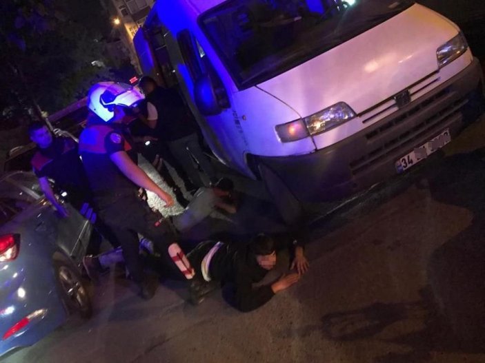 Kağıthane'de hırsızların minibüste sakladıkları motosiklet bulundu
