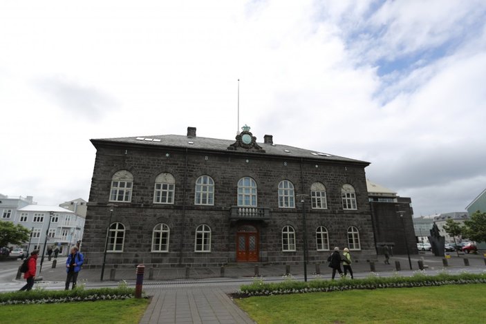 İzlanda parlamentosunda, kadın vekillerinin sayısı erkekleri geçti