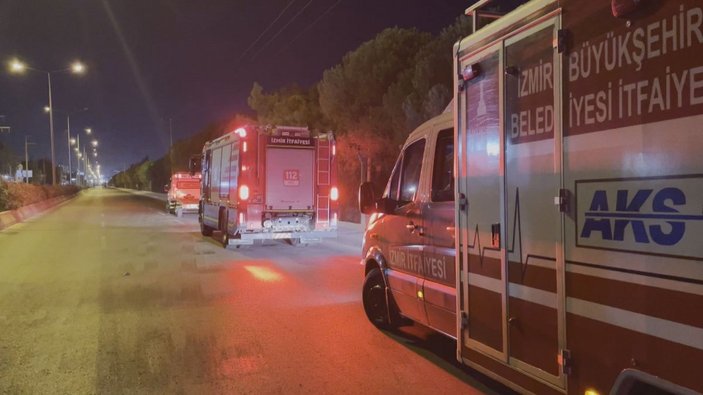 İzmir'de otomobil bariyerlere çarptı: 1 ölü, 3 yaralı