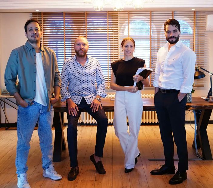 Hercai'nin Miran'ı Akın Akınözü başrolde! İşte Kaderimin Oyunu dizisinden ilk kareler