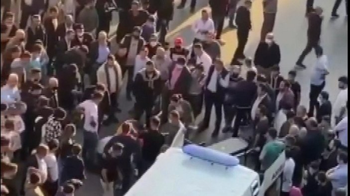 Zeytinburnu'nda yola fırlayan çocuğa otomobil çarptı