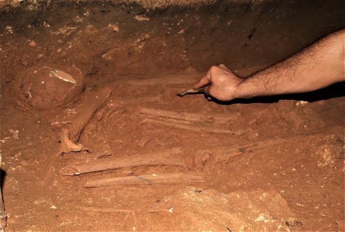 Mersin’de, 2 bin yıllık 4 insan iskeleti bulundu