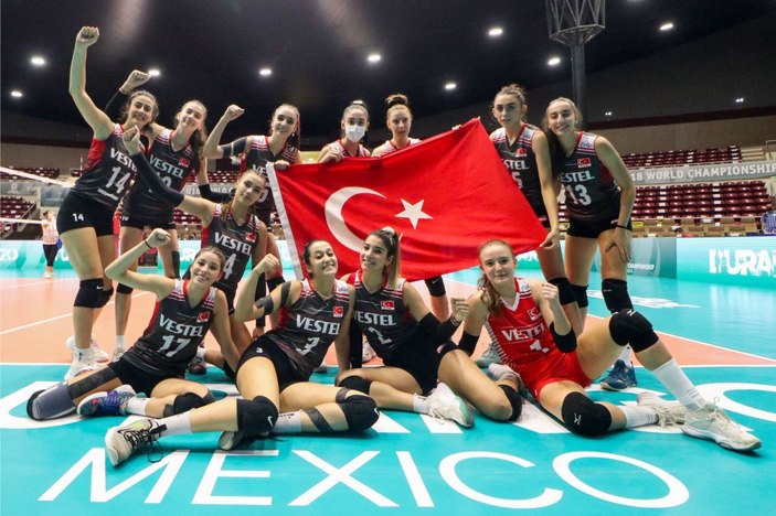 18 Yaş Altı Kadın Voleybol Takımımız çeyrek finalde