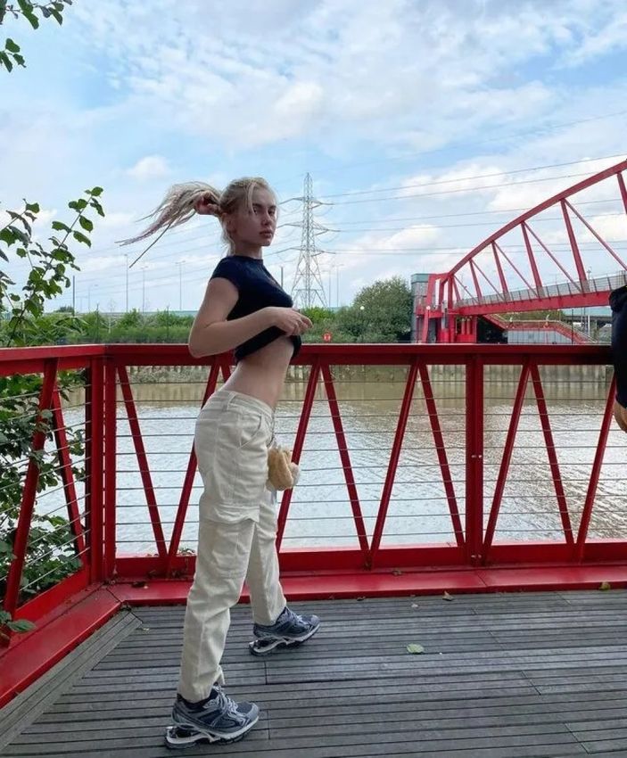 Türkiye'den ayrılan Aleyna Tilki'den iddialı Londra pozları! Takipçileri mest oldu