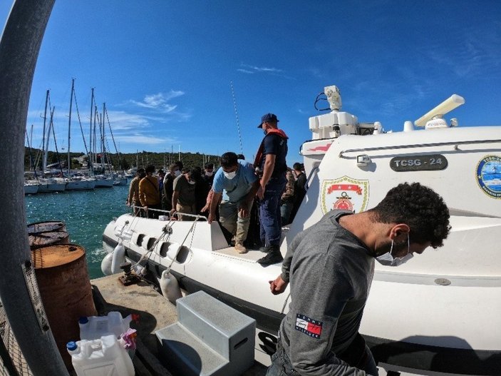İzmir’de, Yunanistan tarafından itilen 197 kaçak göçmen kurtarıldı