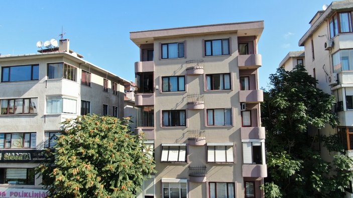 İstanbul'da kapısı olmayan Fransız balkonlar görenleri şaşırtıyor