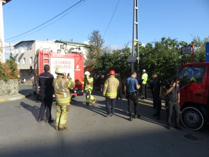 Üsküdar'da okul servisi evin bahçesine girdi