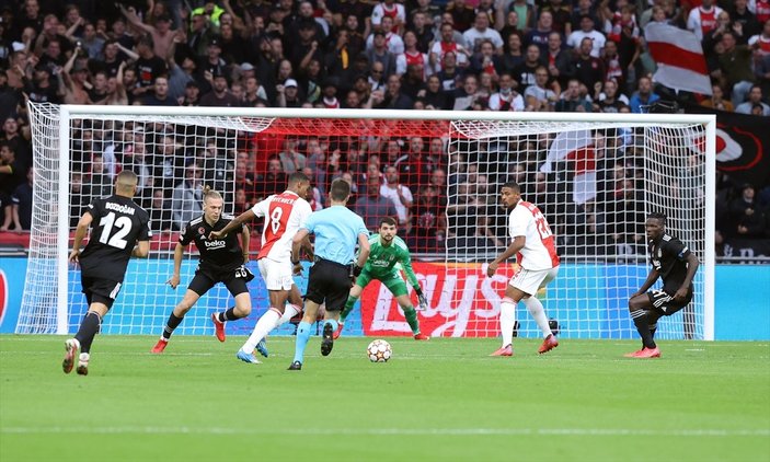 Wesley Sneijder: Beşiktaş'ın golündeki faul kararı doğru