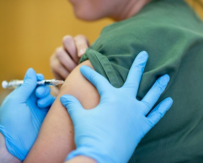 ABD'de bir hastane zinciri aşı olmayan 175 çalışanını işten çıkardı