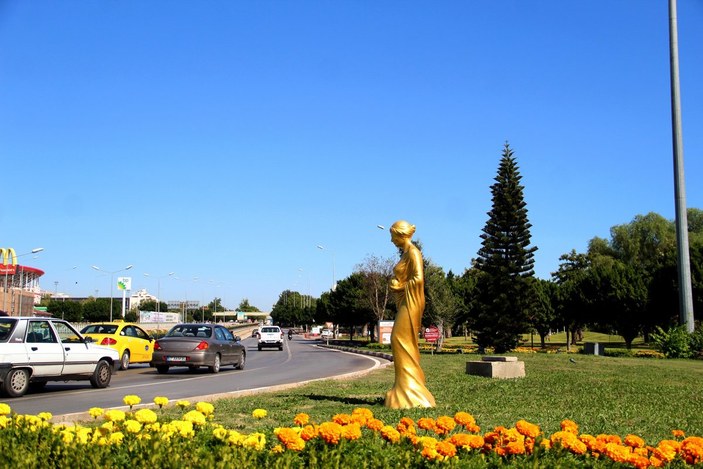 Antalya'daki Altın Portakal Film Festivali için 58 heykel dikildi