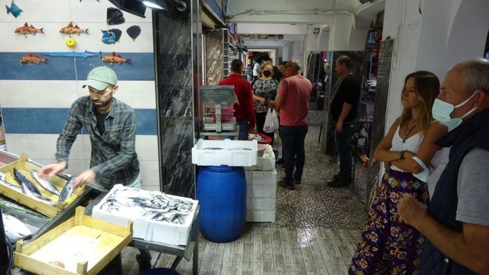 i Çanakkale’de tezgahlarda lüfer bolluğu yaşanıyor