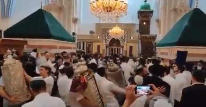 Halil İbrahim Camii’nde Yahudilerin toplu dansı