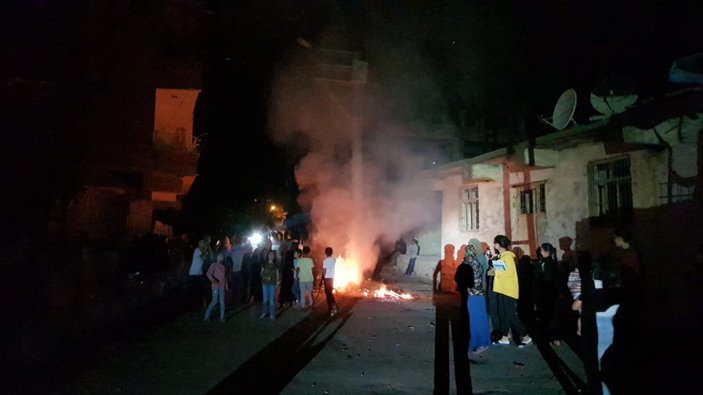 Diyarbakır'da sayaçların elektrik direklerine bağlanmasını protesto ettiler