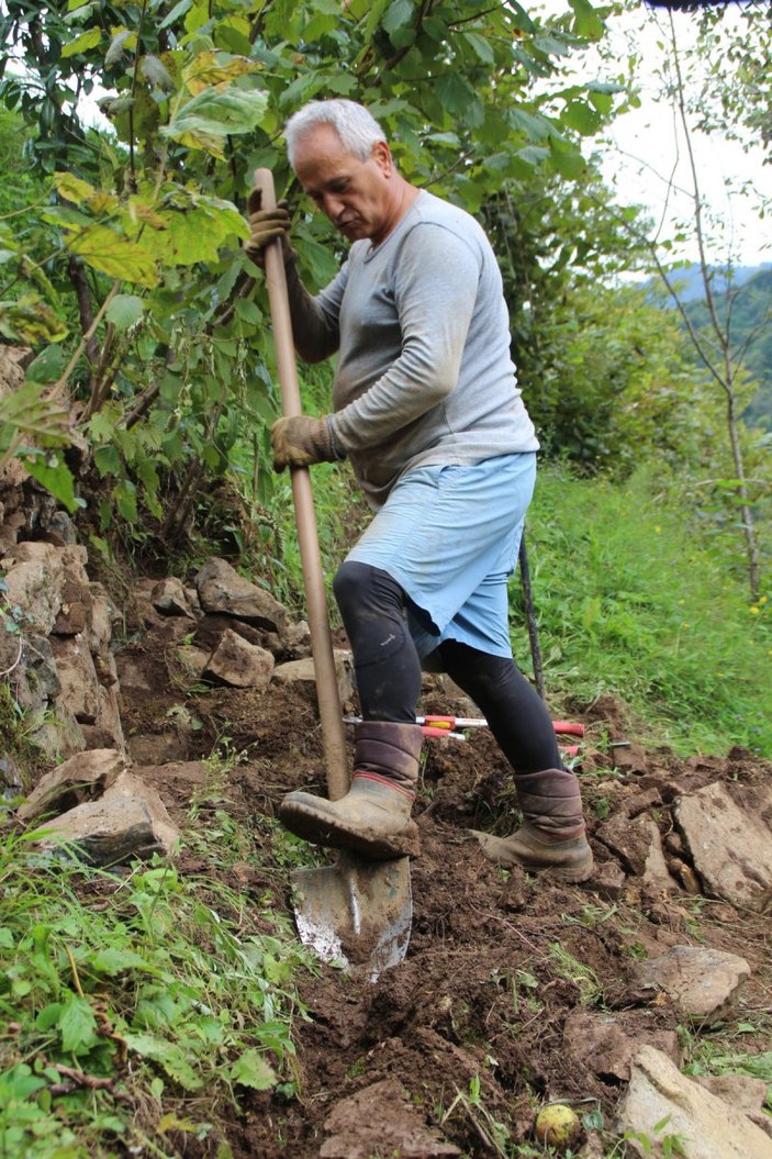 Myanmar’a gidemeyen büyükelçi, Rize’de bahçe işleri ile uğraşıyor