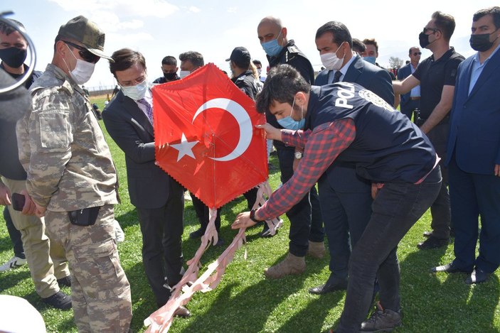 Hakkari'de polis ve öğrencilerin kaynaşması için şenlik düzenlendi