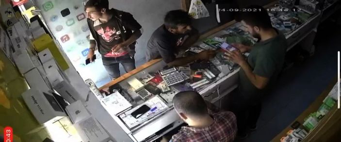 Gaziantep’te cep telefonu hırsızlığı kamerada