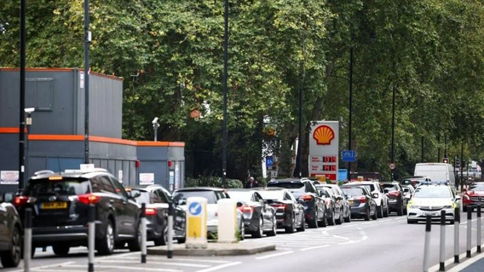 İngiltere'deki yakıt krizi sağlık sektörünü de etkilemeye başladı