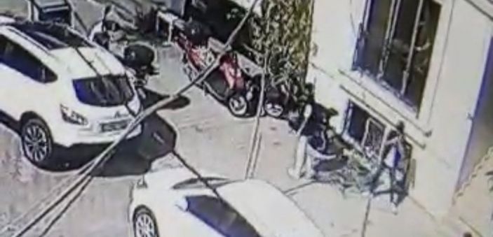 i Kağıthane'de öğrencilere torpil atan çocuk