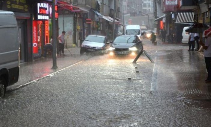 Meteoroloji'den kuvvetli sağanak yağış ve sel uyarısı