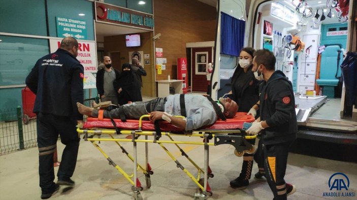 Bursa'da devrilen tırın sürücüsü yaralandı