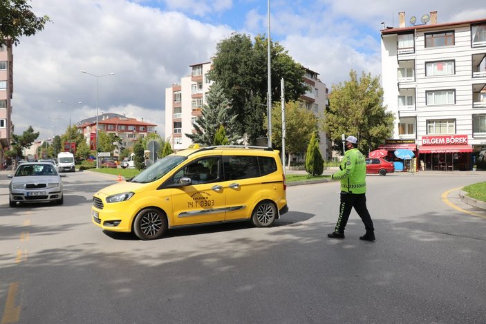 Bolu’da trafik ekipleri, taksimetre açmayan sürücülere ceza kesti