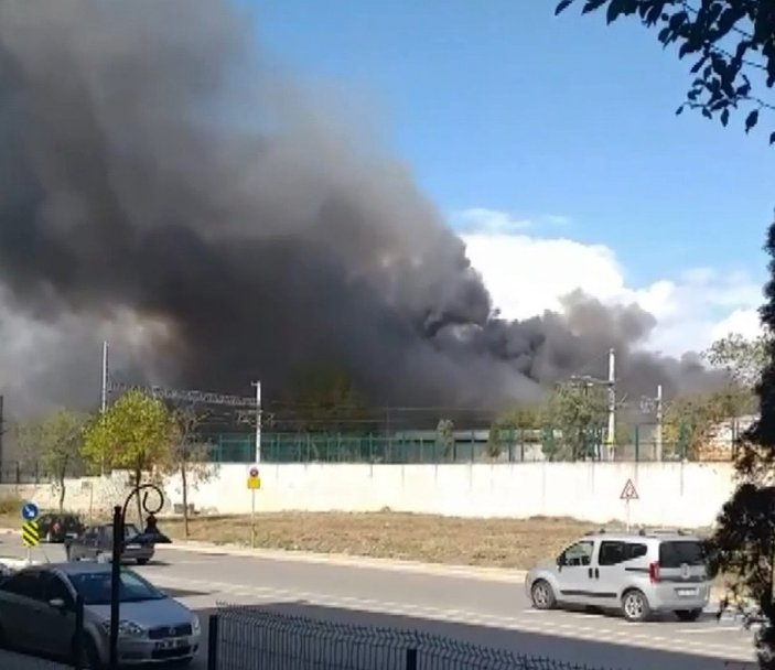 Tuzla'da fabrikada yangın meydana geldi