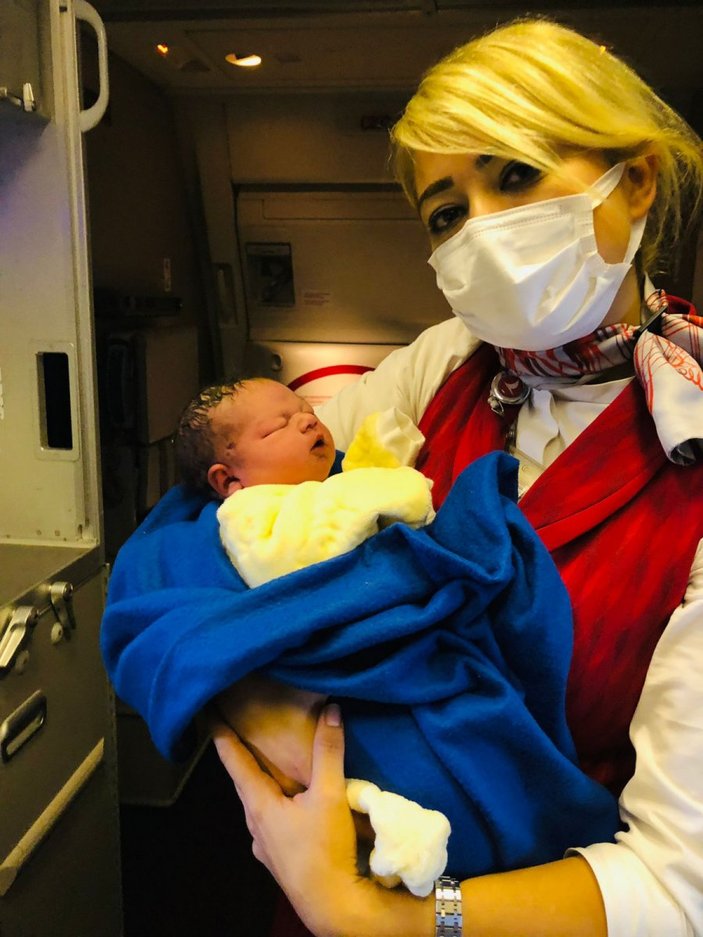 Türk Hava Yolları'nın Şikago'ya giden uçağında, Faslı yolcu doğum yaptı