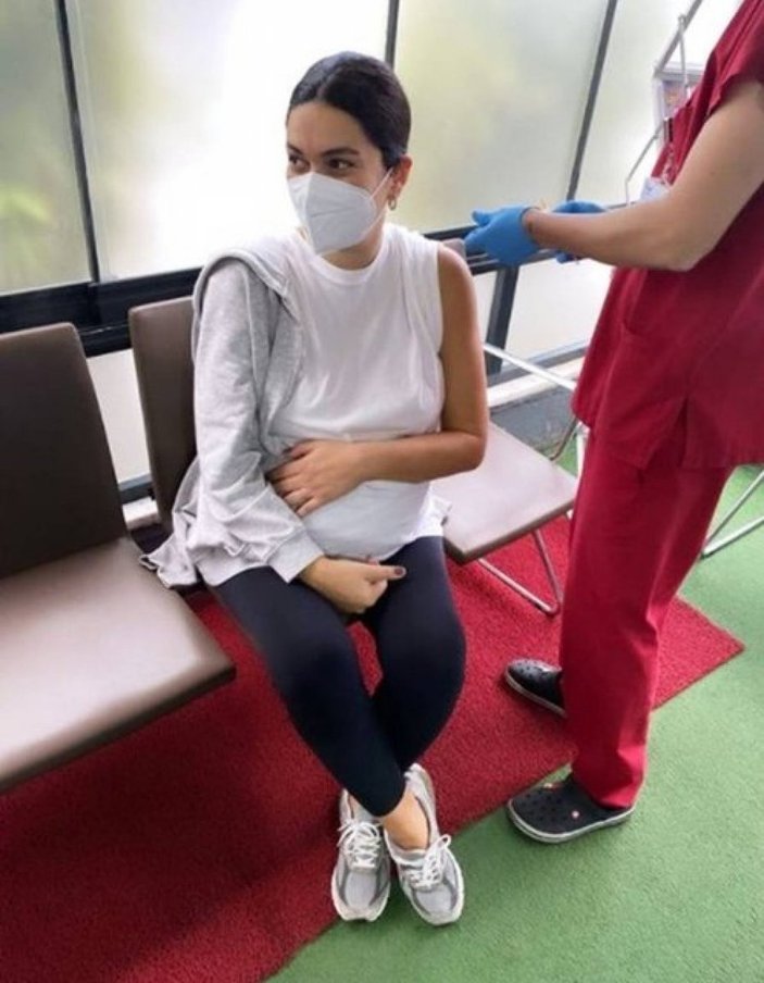 Bergüzar Korel ikinci doz aşısını oldu