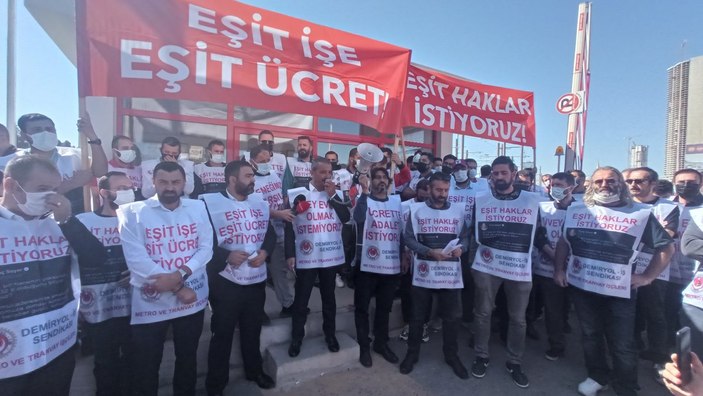 İzmir'de metro çalışanları toplu iş sözleşmesi nedeniyle greve başladı