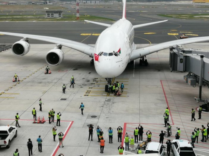 Dünyanın en büyük uçağından İstanbul'a ilk sefer