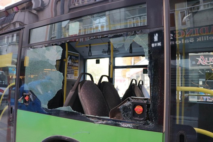 Denizli'de yük asansörünün sepeti belediye otobüsüne çarptı