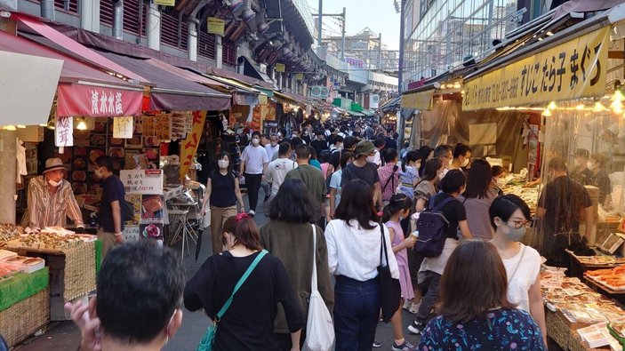 Japonya'da OHAL bitti: Tokyo sokakları hareketlendi
