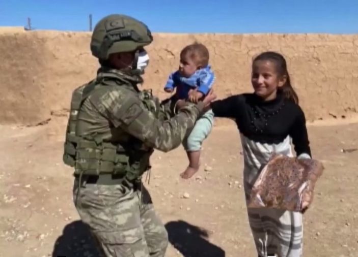 Mehmetçikten Suriye'de yardım eli