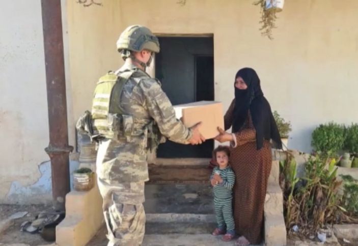 Mehmetçikten Suriye'de yardım eli