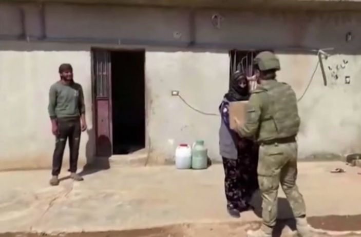 Mehmetçikten Suriye'de yardım eli